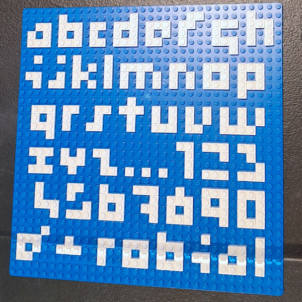 Image article, Planche de l'alphabet 3.4.5 avec des briques Lego